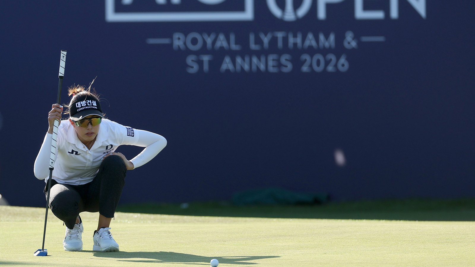 Yealimi Noh lines up a putt