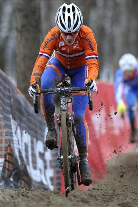 Marianne Vos trains out on course