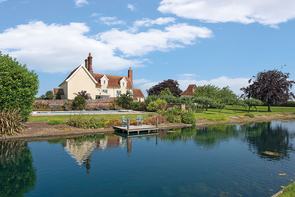 Properties for sale with swimming pools: Redcastle Farmhouse, Great Barton, Suffolk