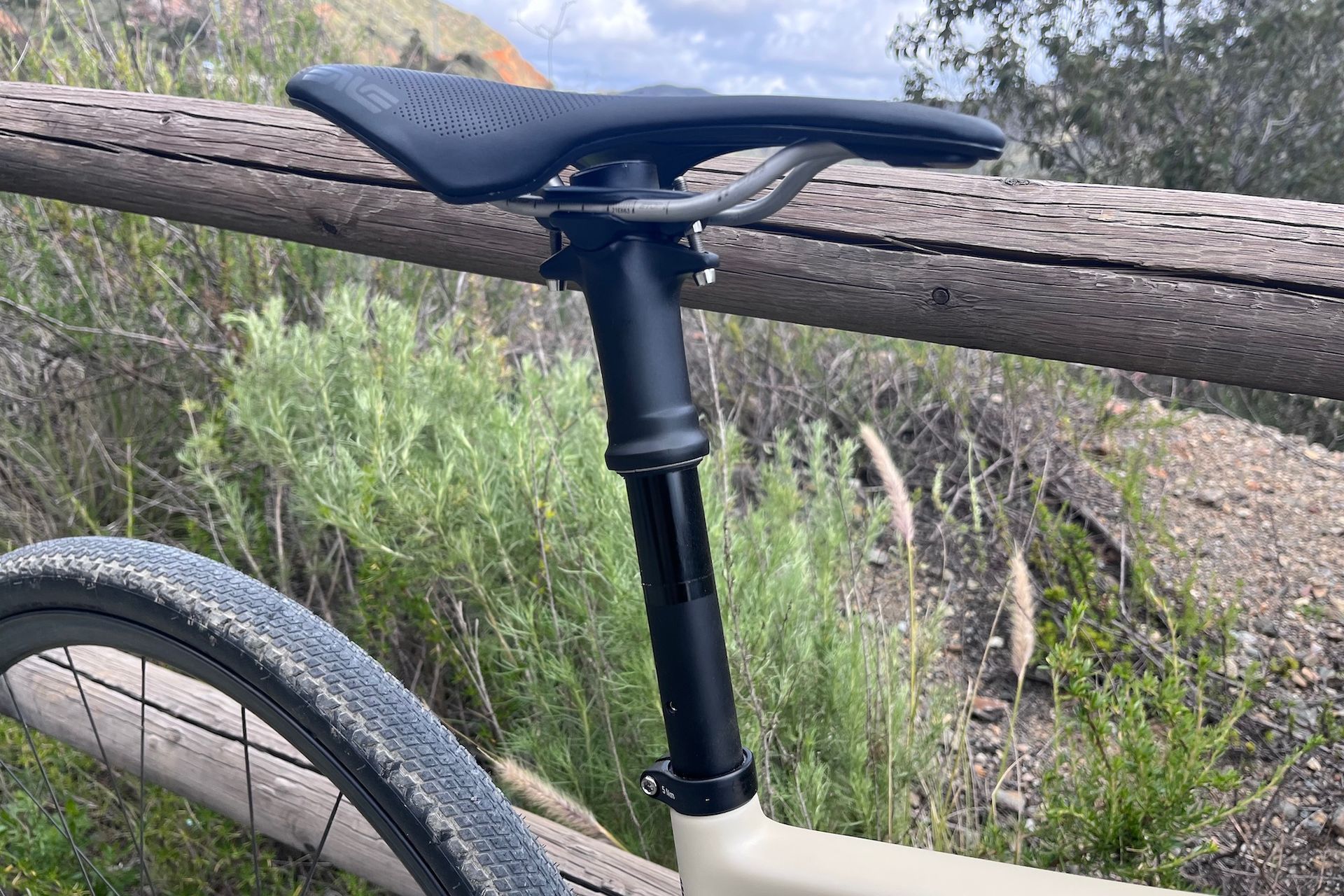 Detail of a G-Series dropper seat post on the Enve MOG gravel bike