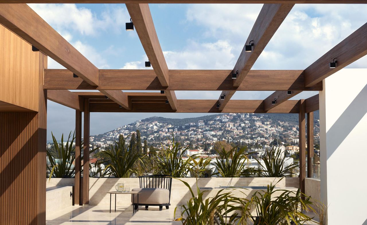 BlocK722&#039;s Kifissia House long terrace views