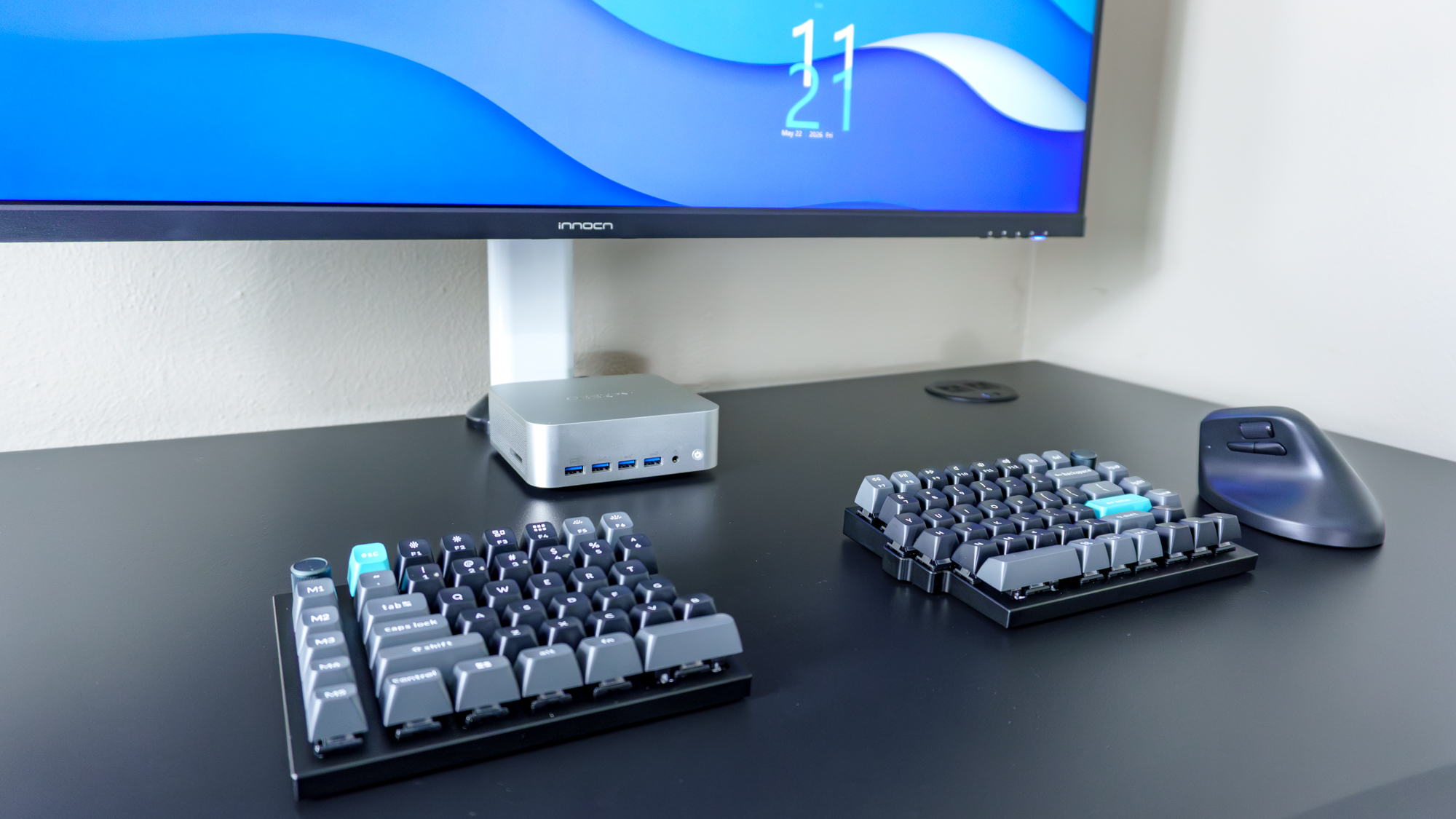 چیدمان میز بر اساس Keychron Q11 Ultra و Geekom A9 Max 2026 Edition