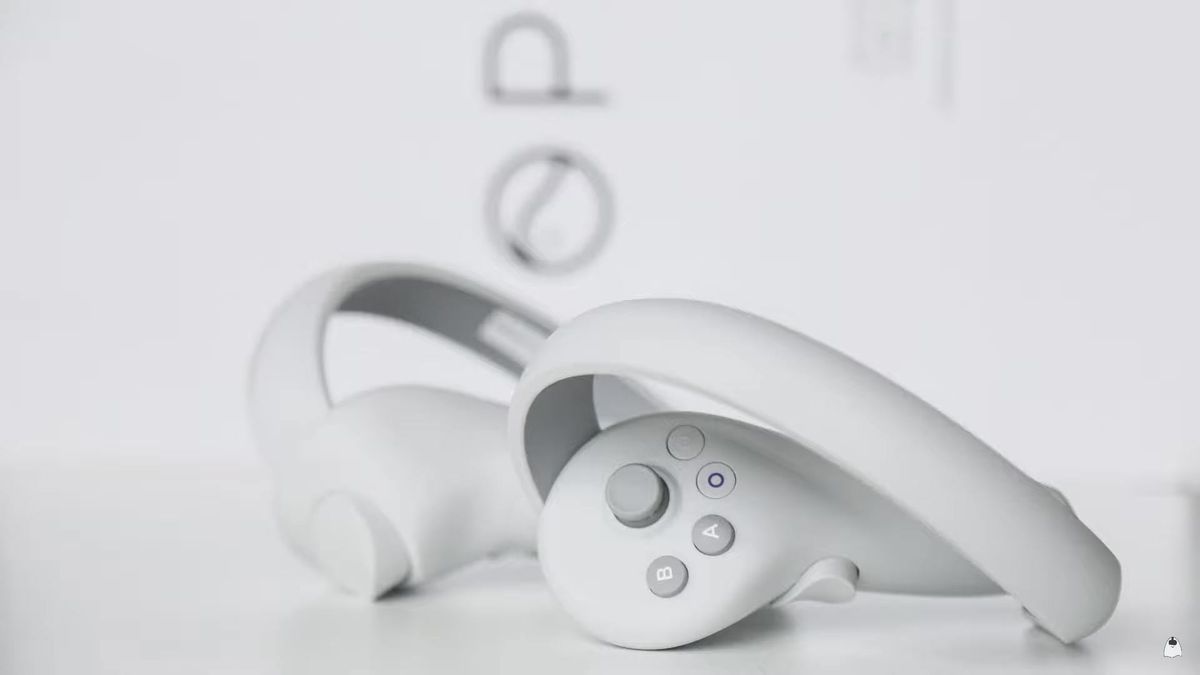 The leaked image of the Pico 4 controllers, they look a lot like the Oculus Quest 2 handsets.