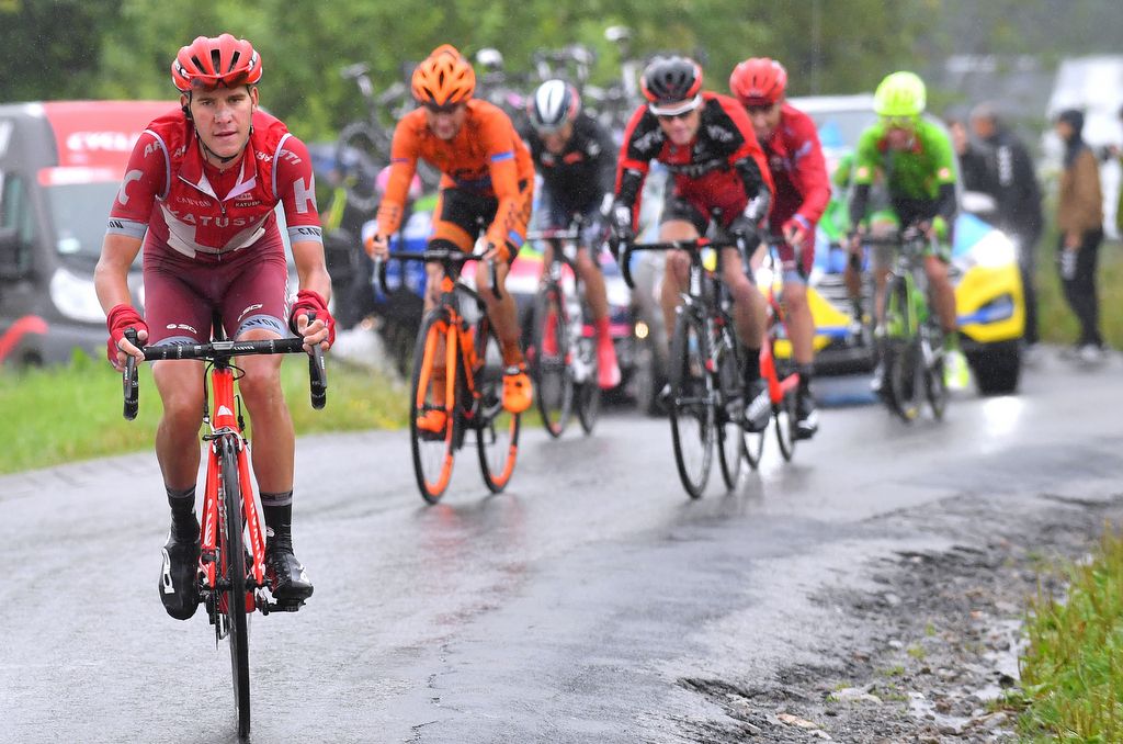 Matvey Mamykin (Team Katusha) has a dig