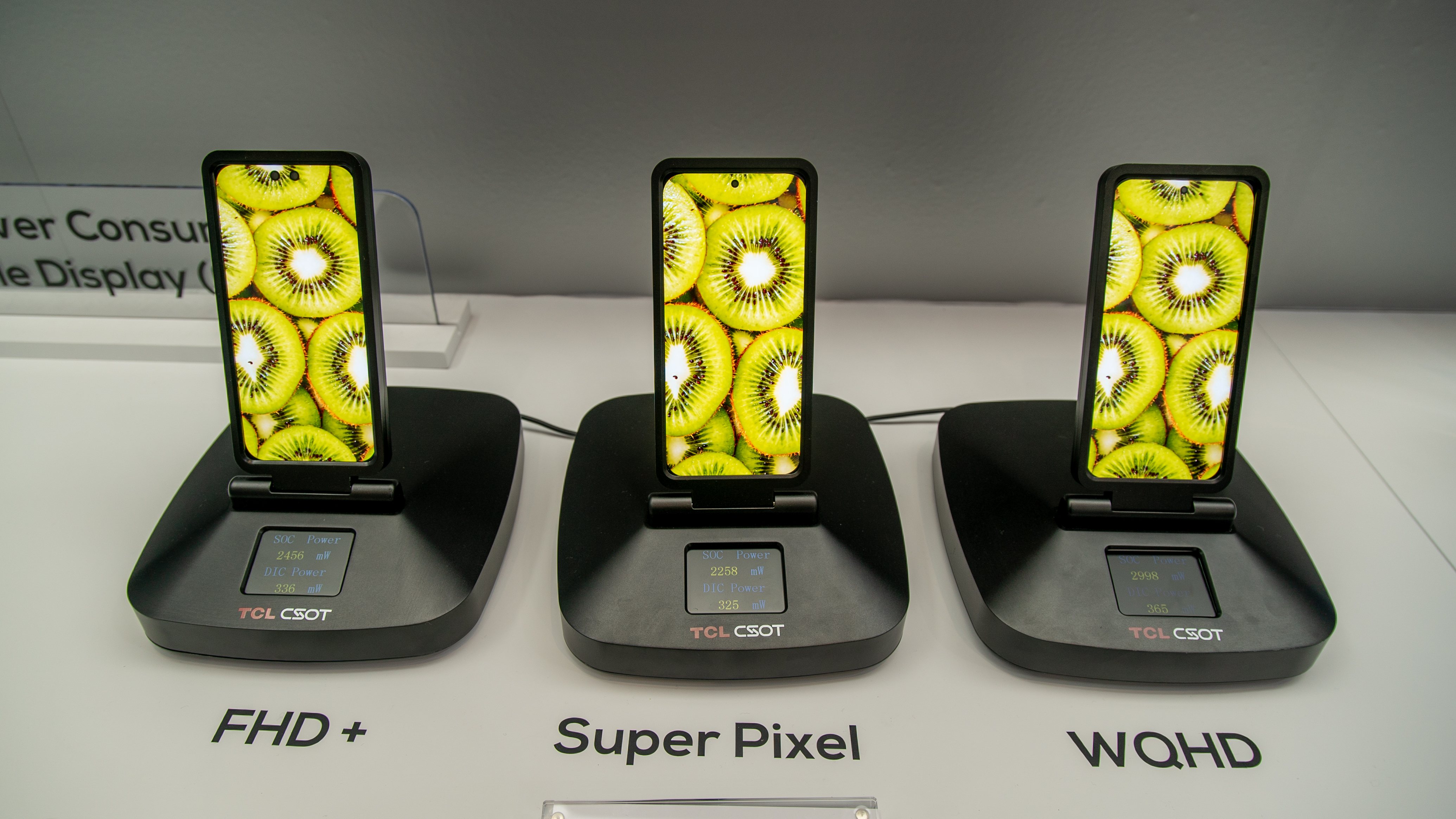 Comparison between a WQHD display, FHD+ display, and a Super Pixel display