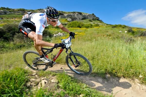 Jaroslav Kulhavy (Rubena Birell Specialized) takes a corner.