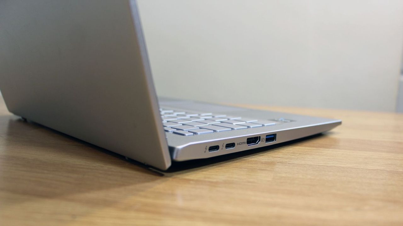 Acer Swift 3 left side ports.