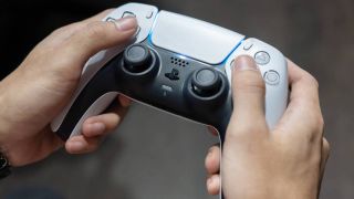 Viele Spieler versuchen nach wie vor an eine bezahlbare PlayStation zu gelangen – Sony macht es ihnen kürzlich aber noch etwas schwerer