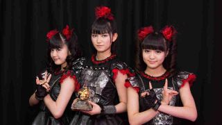 Babymetal posing for a photograph in 2015