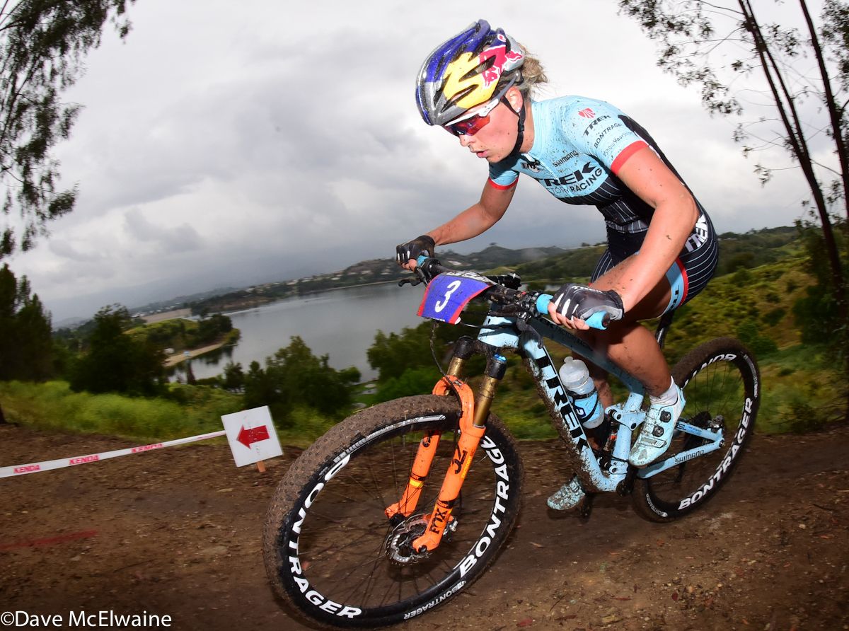 Emily Batty (Trek Factory Racing) was glued to Nash&rsquo;s wheel during lap one
