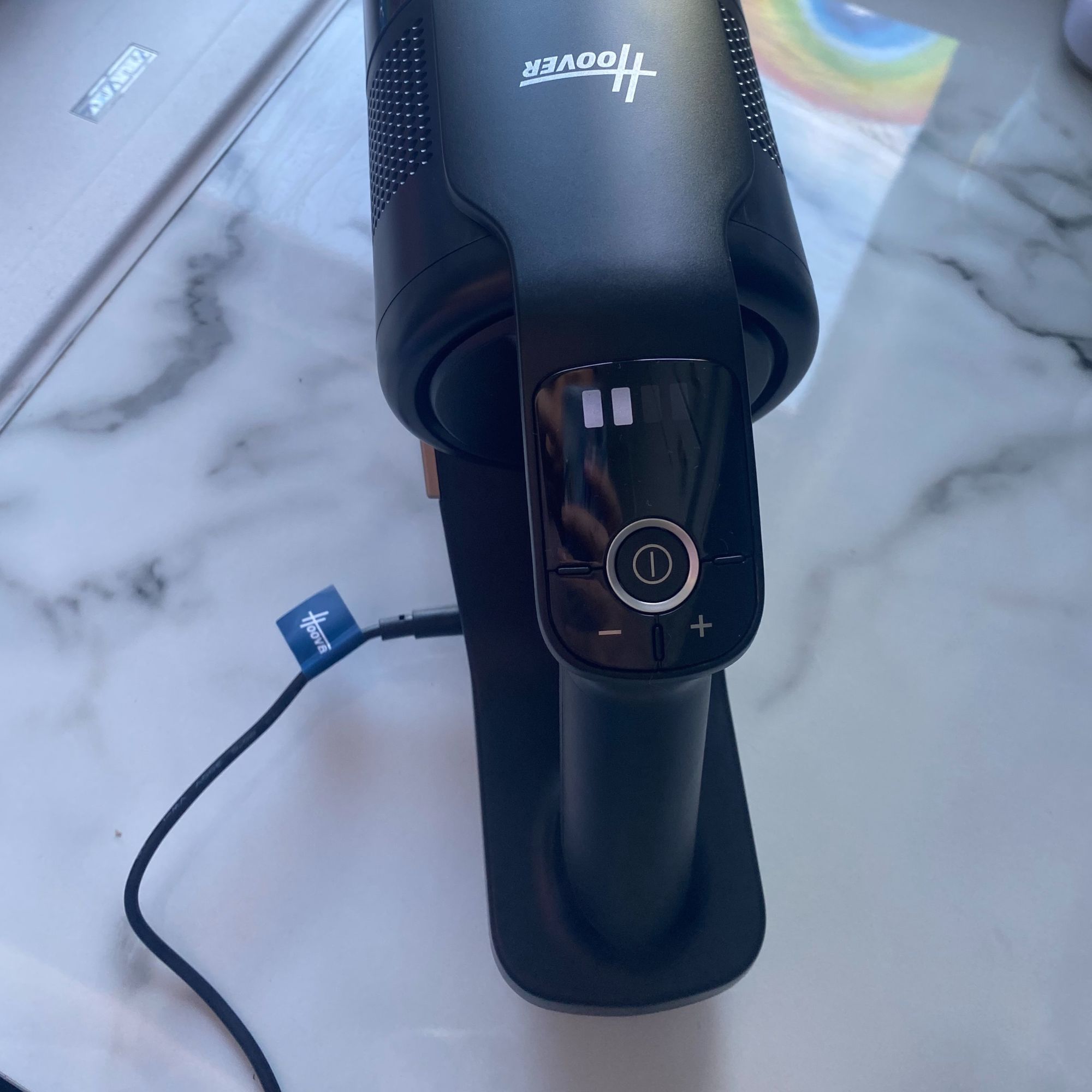 Charging status of the Hoover HF6 Pet vacuum cleaner