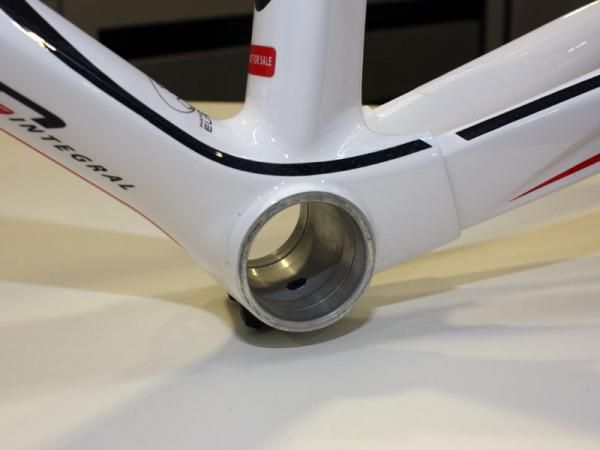 The NXR Instinct features a BB30-compatible bottom bracket shell.