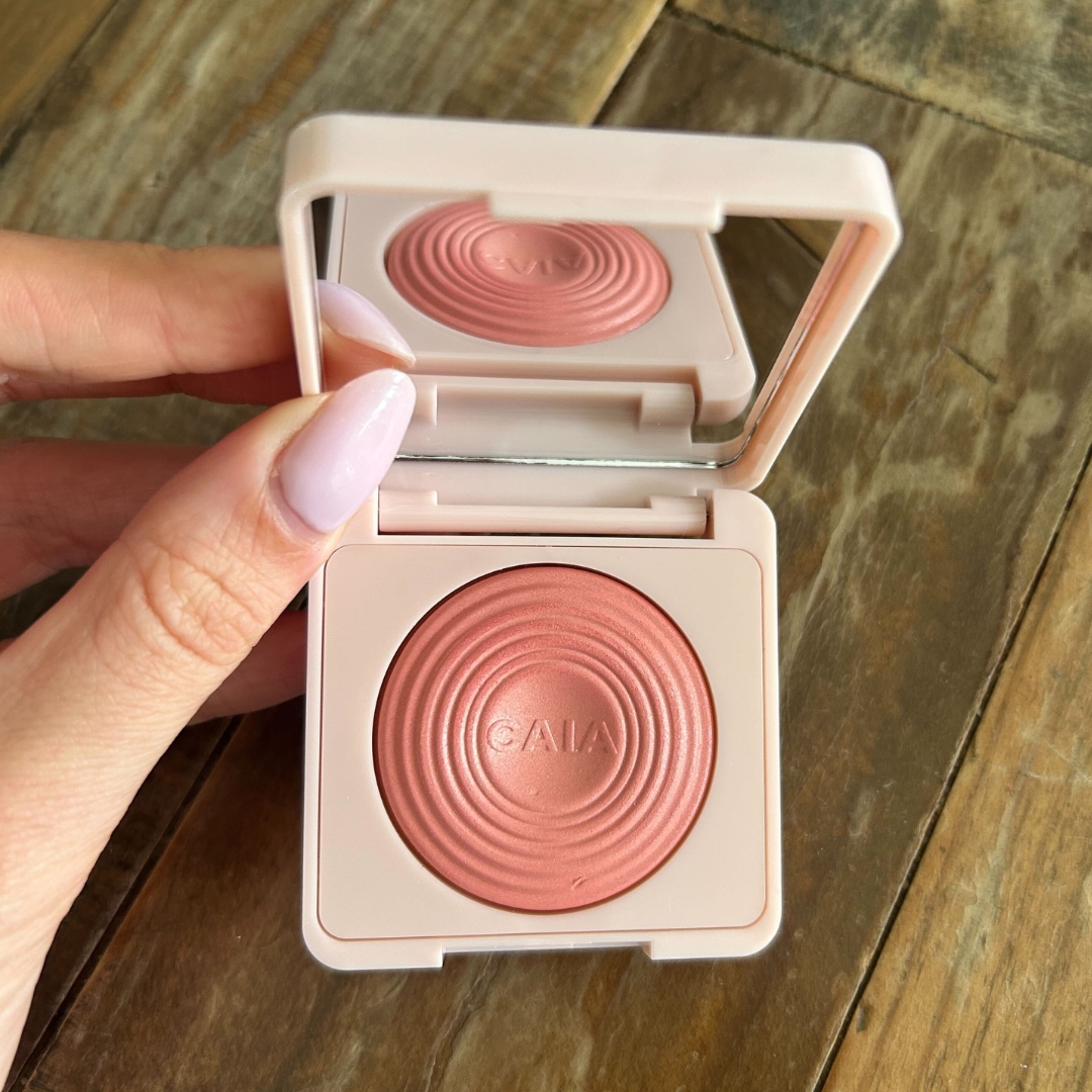 Hand holding the CAIA Glow Blush