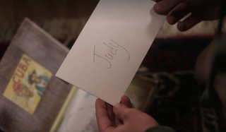 dead to me season 2 charlie finds jen's letter to judy