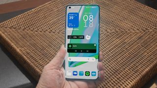 OnePlus 11con la pantalla encendida
