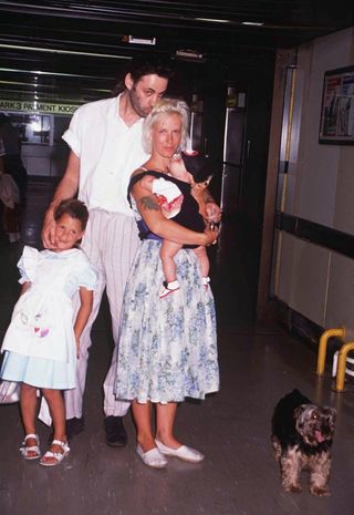 Peaches Geldof, Bob Geldof, Paula Yates and Fifi Trixibelle at Heathrow Airport, 1989