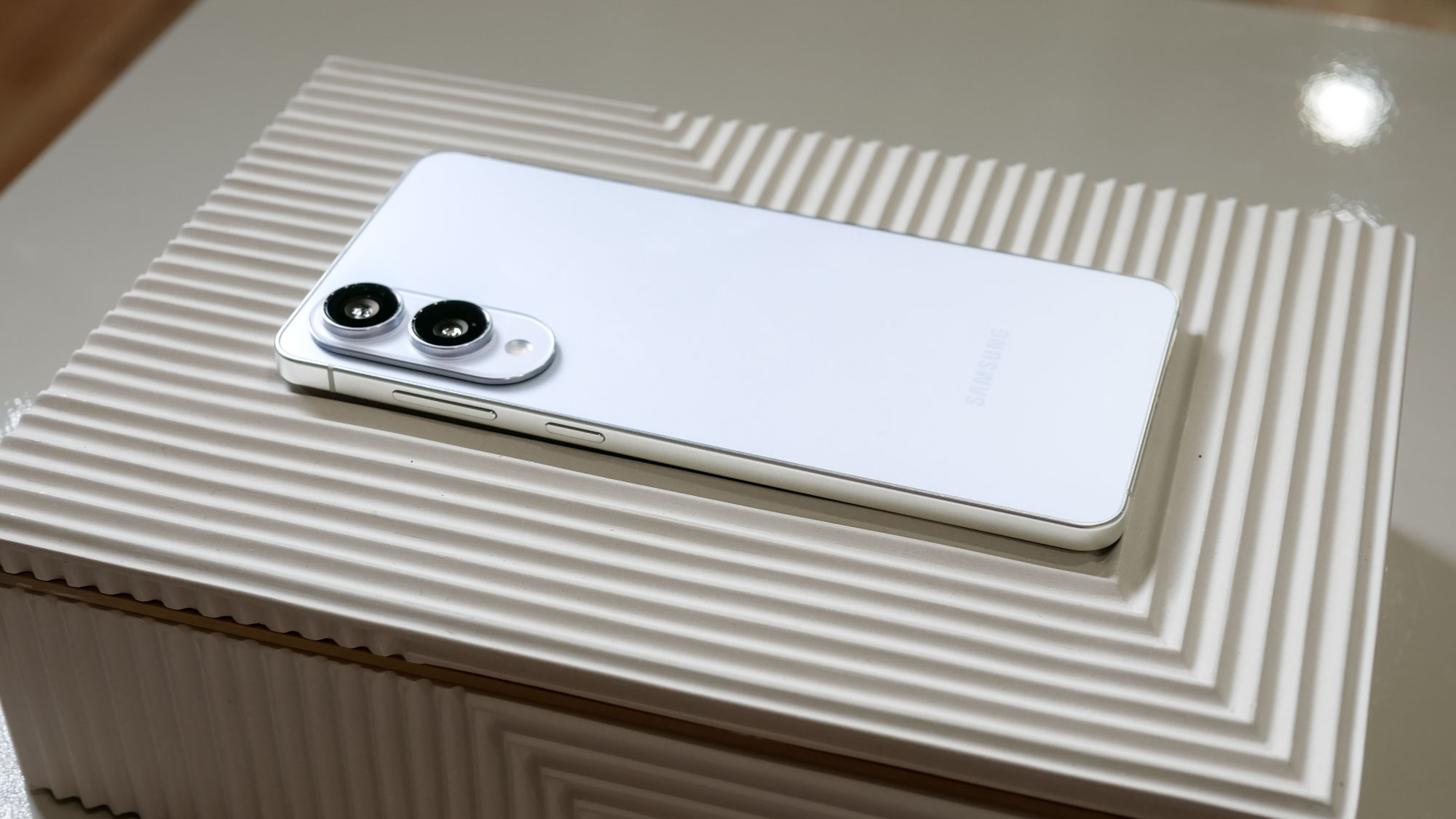 بررسی کاربردی Samsung Galaxy S25 Edge.