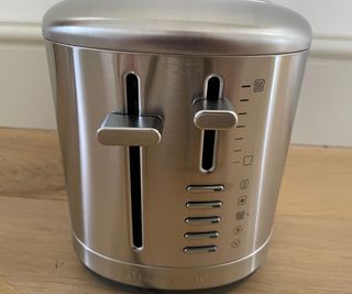 KitchenAid 2 Slice Manual Lift Toaster controls