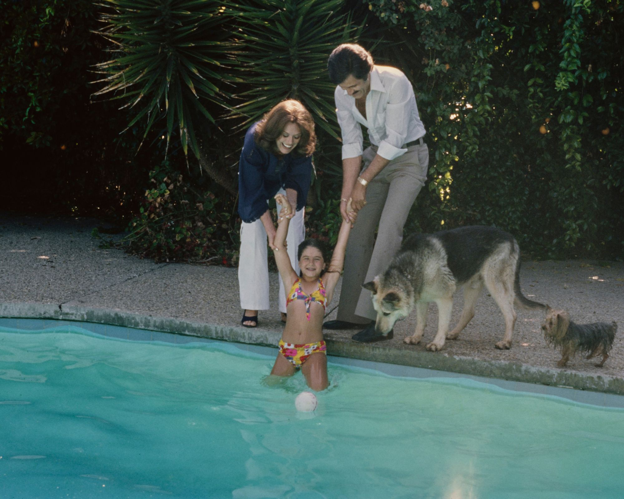 jennifer aniston childhood pool