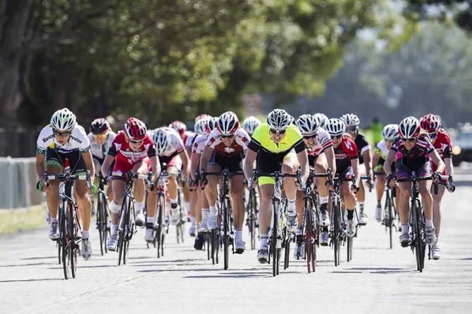 The sprint for the minor placings in the women's opening road race
