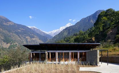 Sustainable house by by Romi Kholsa Design Studios