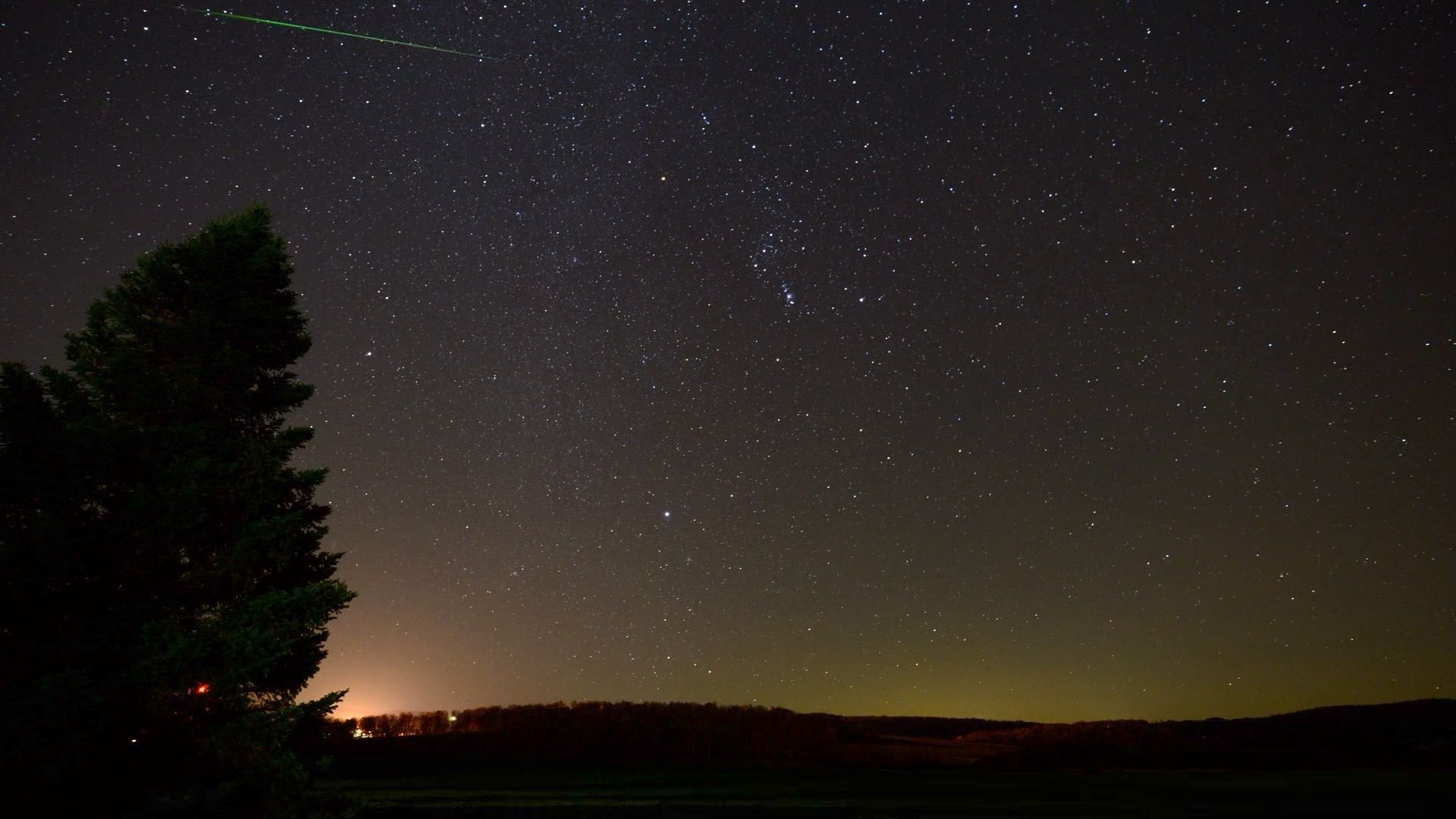 The 2022 Orionid meteor shower put on a show around the world (photos
