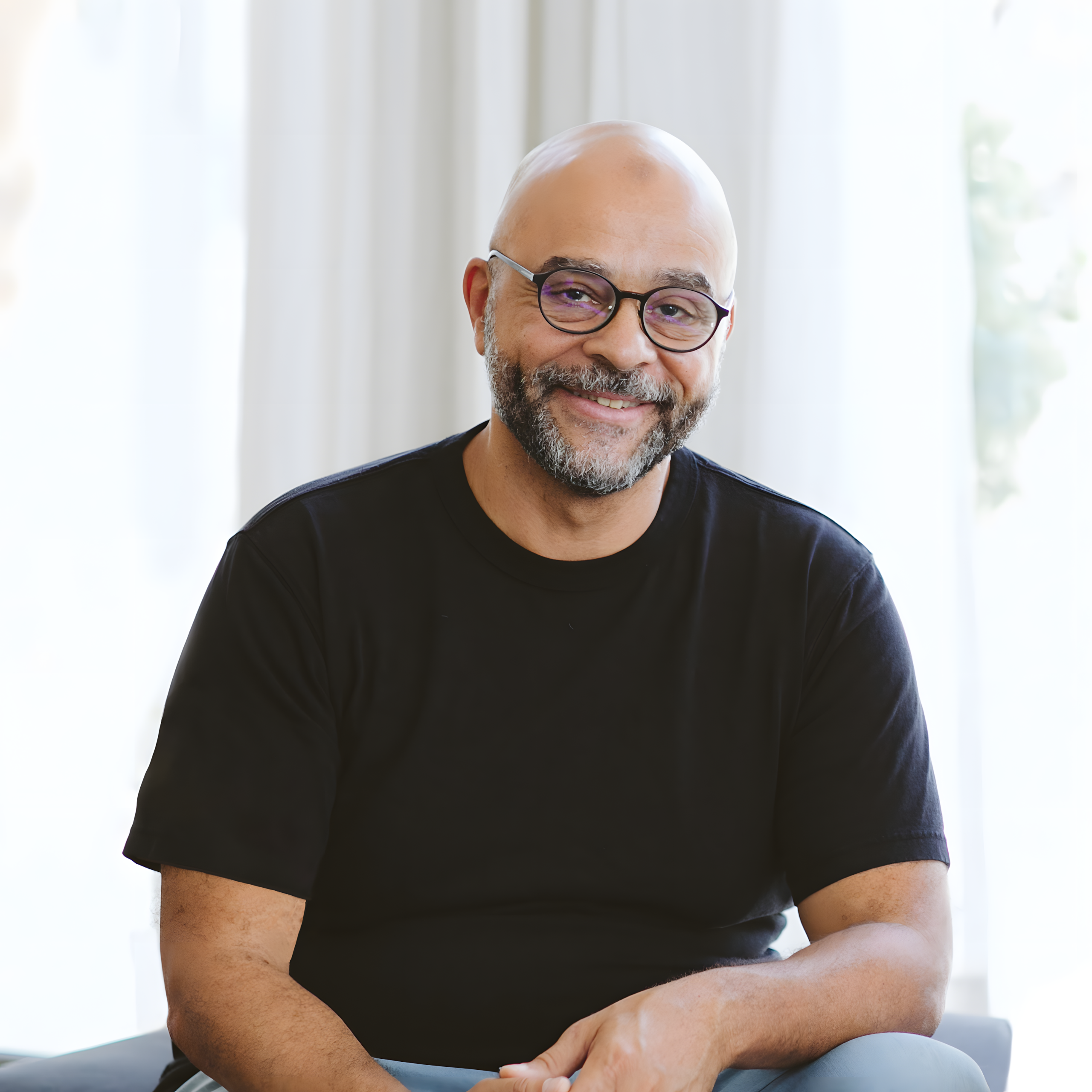 Headshot of ISE keynote speaker Mo Gawdat.