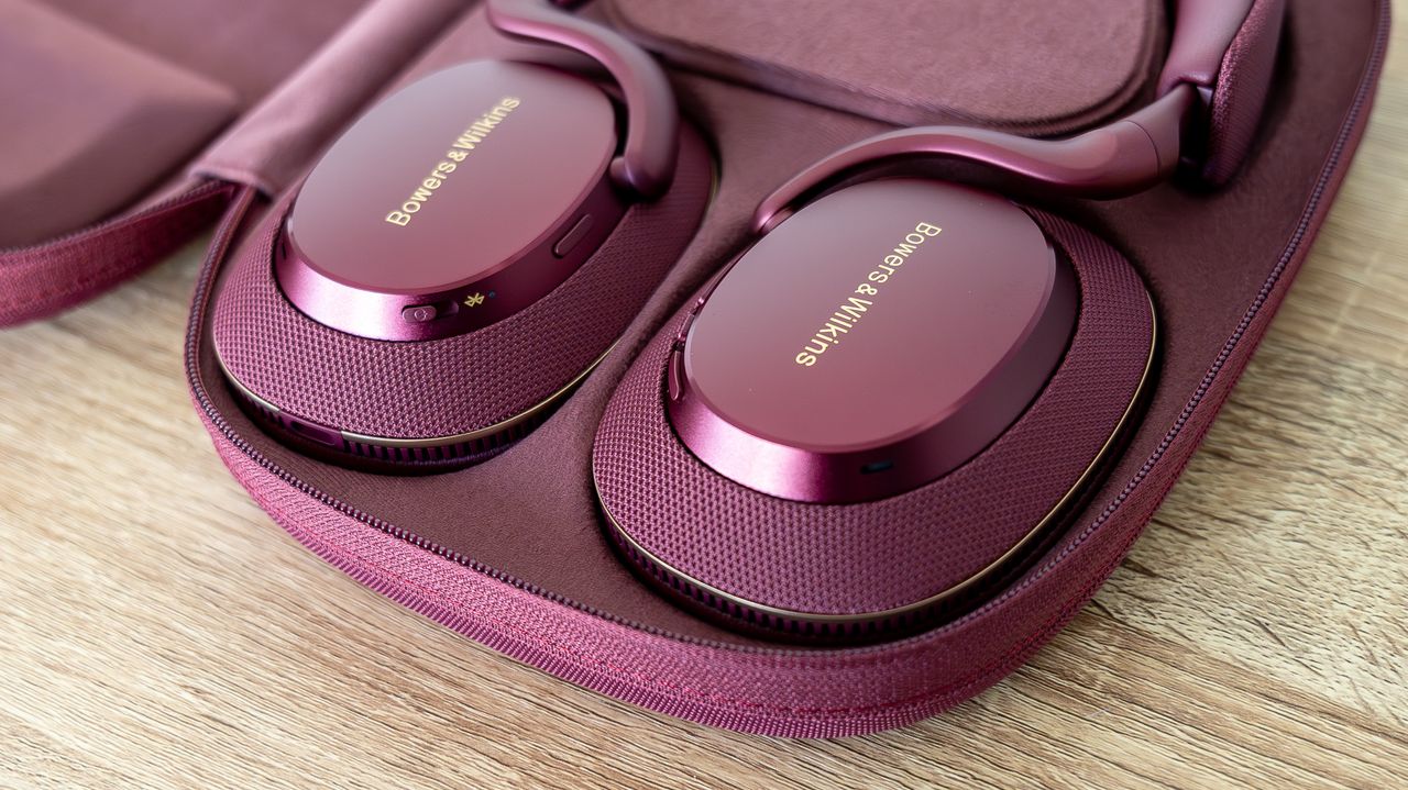 Bowers &amp; Wilkins Px7 S3 in Vintage Maroon