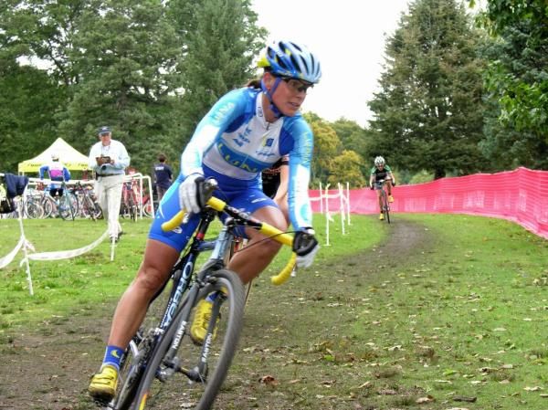 Katerina Nash (Luna Pro Team) nails a turn at high speed.