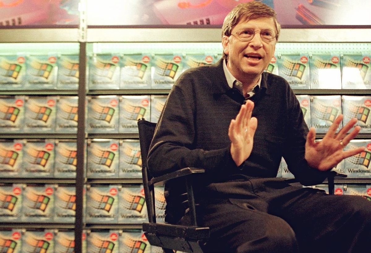 Bill Gates speaking at a San Francisco CompUSA in 1998