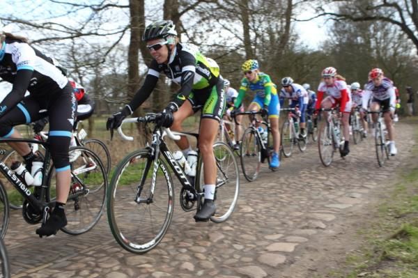 Jessie Maclean (GreenEdge-AIS) on the cobbles