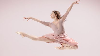 Keeping comfortable: The 25-year-old also wore pale pink ballet