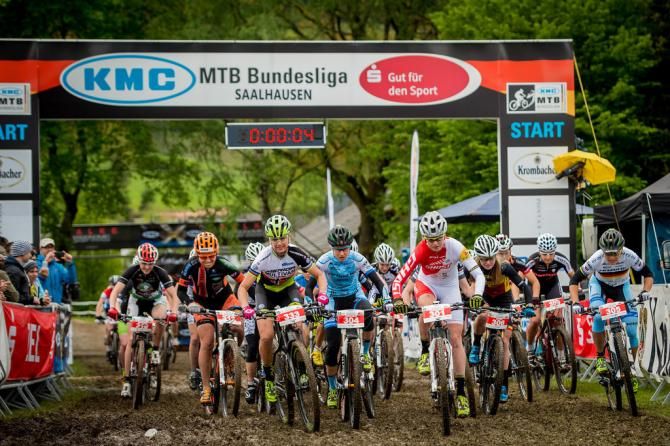 Alexandra Engen leads out the women's start.