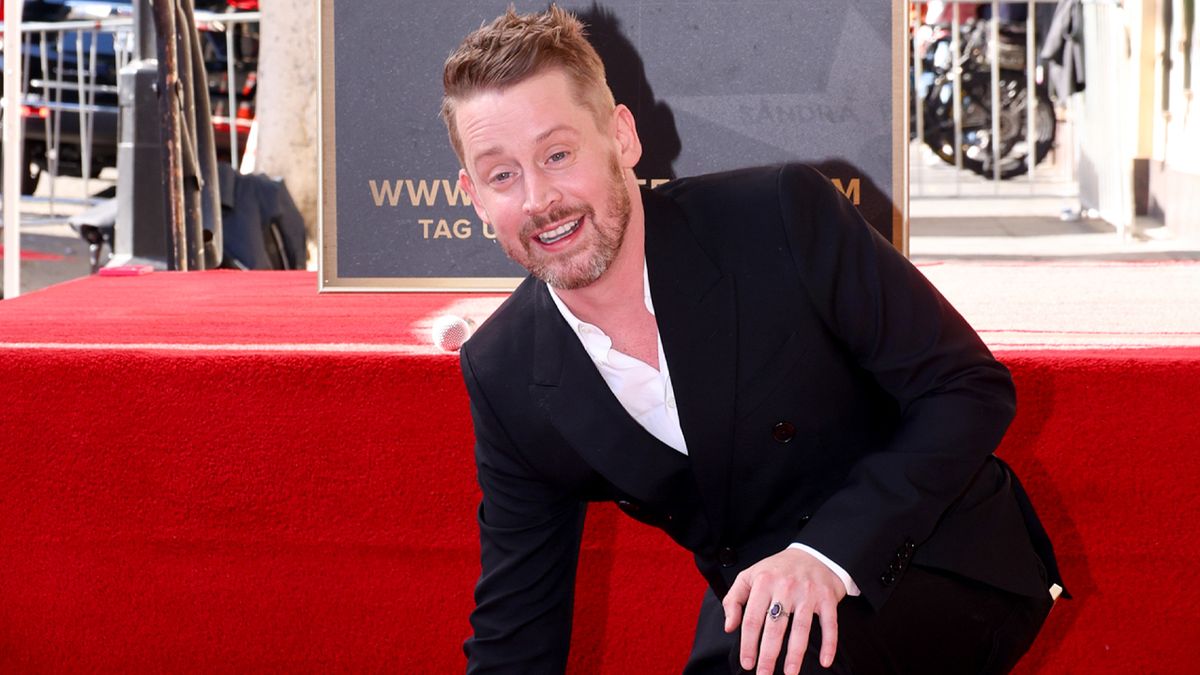 Macaulay Culkin Got Super Emotional After Reuniting With Home Alone Mom ...