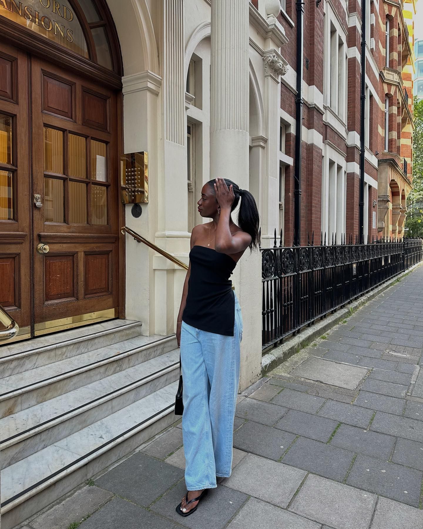 An image of @_livmadeline wearing a summer trend to wear with jeans.