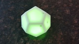 Kiekviena pusė gali būti atvaizduota tam tikroje scenoje „Nanoleaf“ arba „Home“ programose