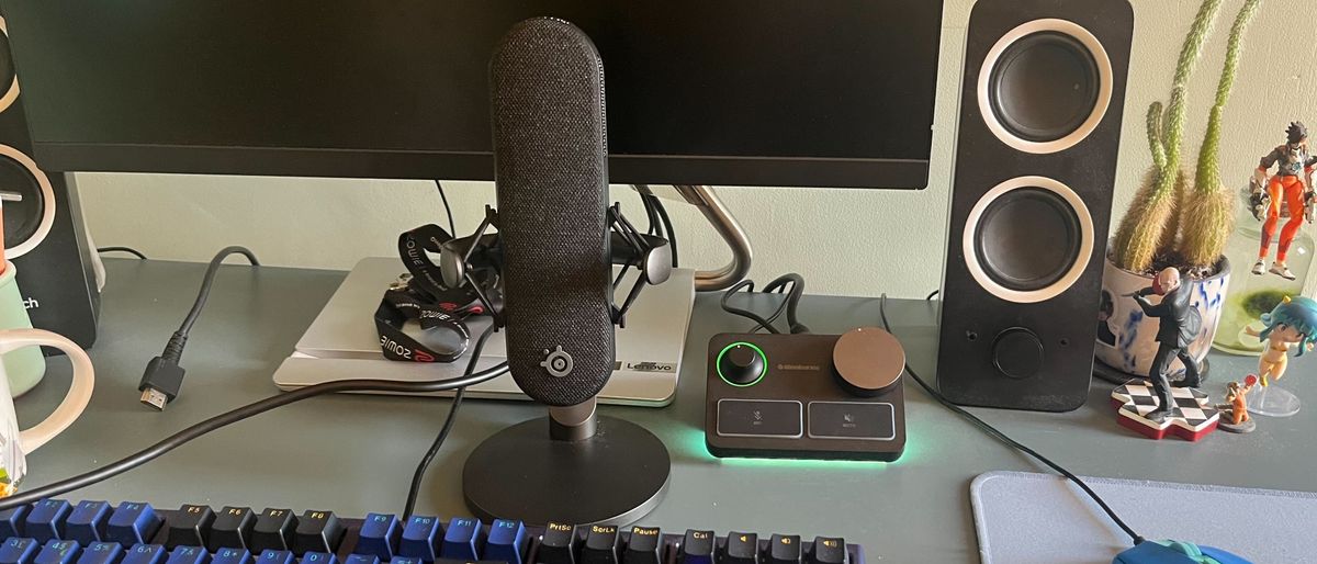 SteelSeries Alias Pro microphone