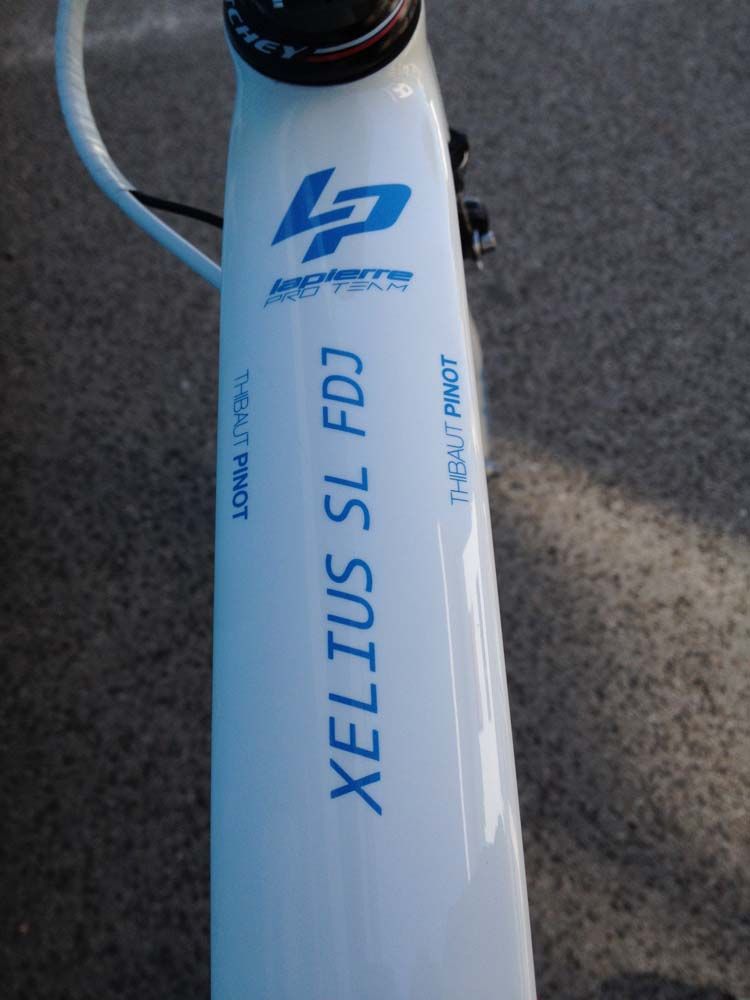 No mistaking that this Lapierre Xelius SL belongs to Thibaut Pinot of FDJ