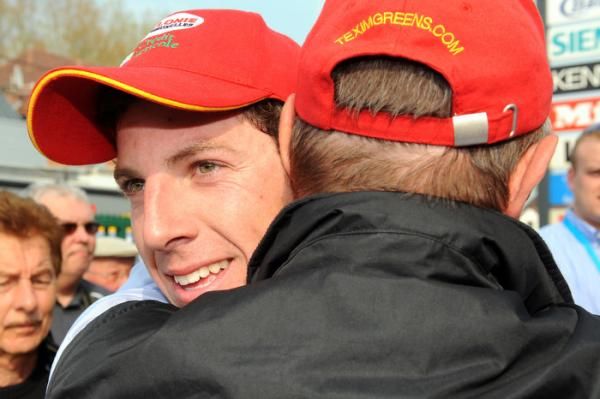 Gaetan Bille (Wallonie Bruxelles - Credit Agricole) is congratulated for his victory.