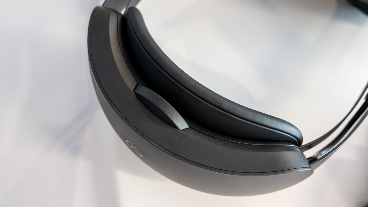 The wheel to adjust the head strap tightness on the Meta Quest Pro