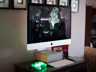 Apple iMac playing games