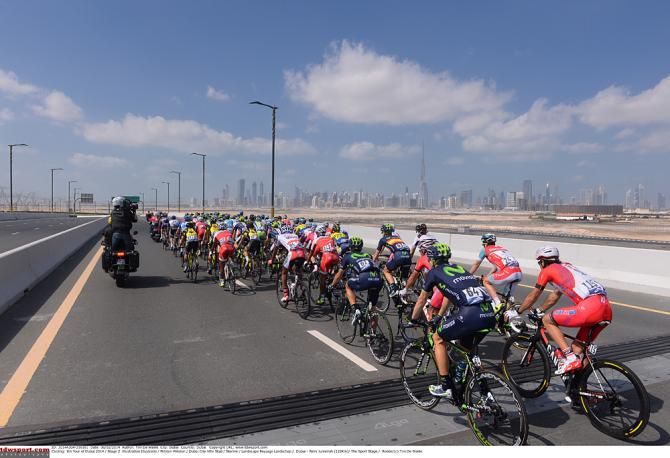 The peloton in full flight