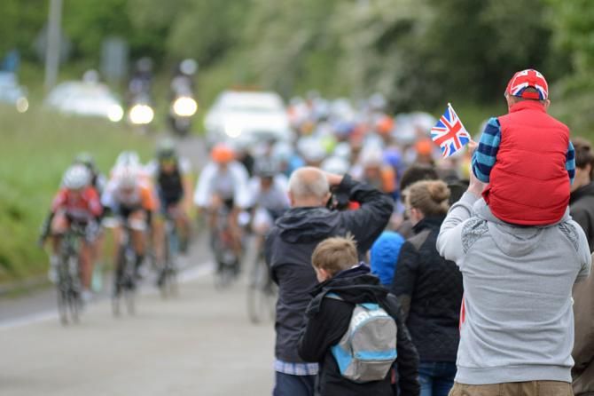 Fans greet the bunch