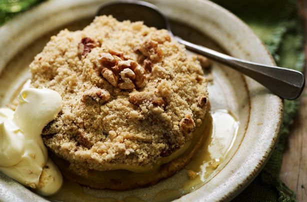 Apple and cinnamon crumble