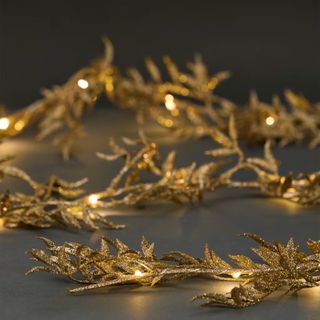 M&S Pre-Lit Glitter Leaf Garland