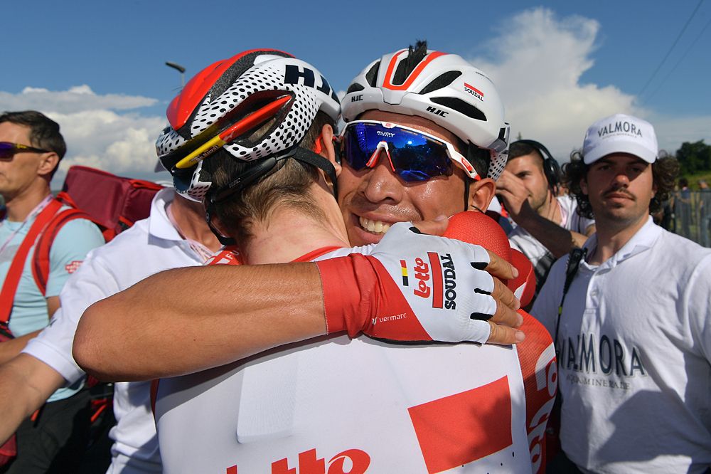 Caleb Ewan (Lotto Soudal) wins stage 11 at the Giro d'Italia and celebrates with his teammates