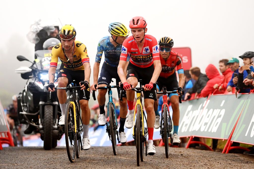 Jumbo-Visma&rsquo;s Primož Roglič and Sepp Kuss and Mikel Landa (Bahrain Victorious) crossed the line together