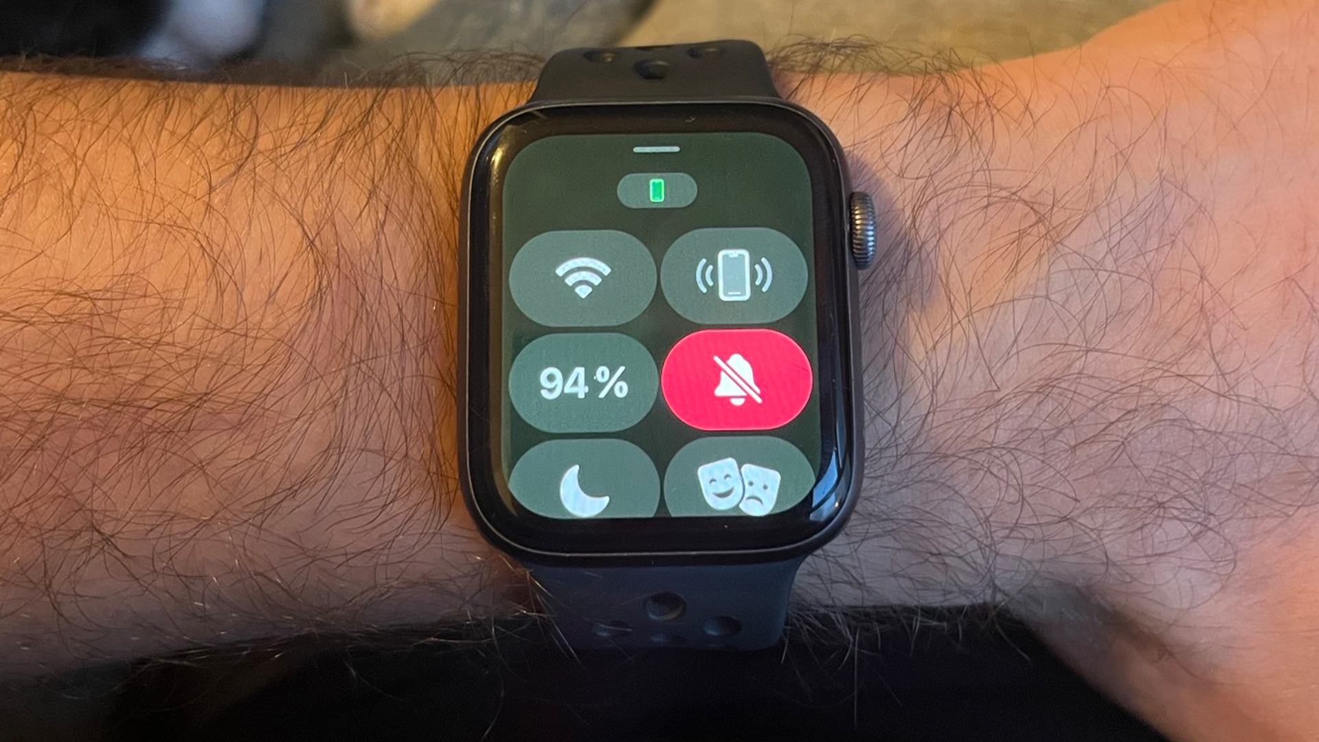 Apple Watch green tint