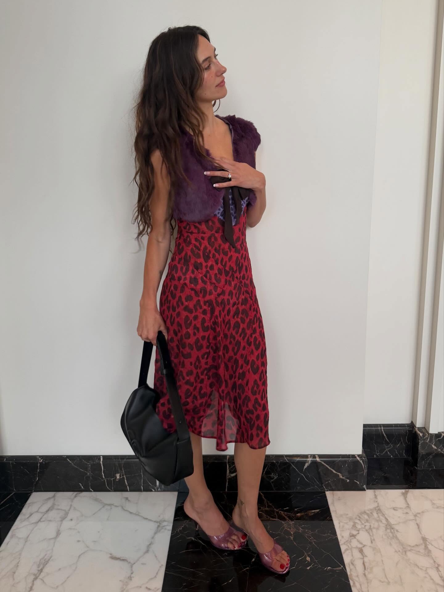 An image of a woman wearing non jeans fall outfit idea 2026