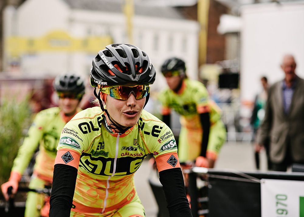 The Ale Cipollini team rides to the start line
